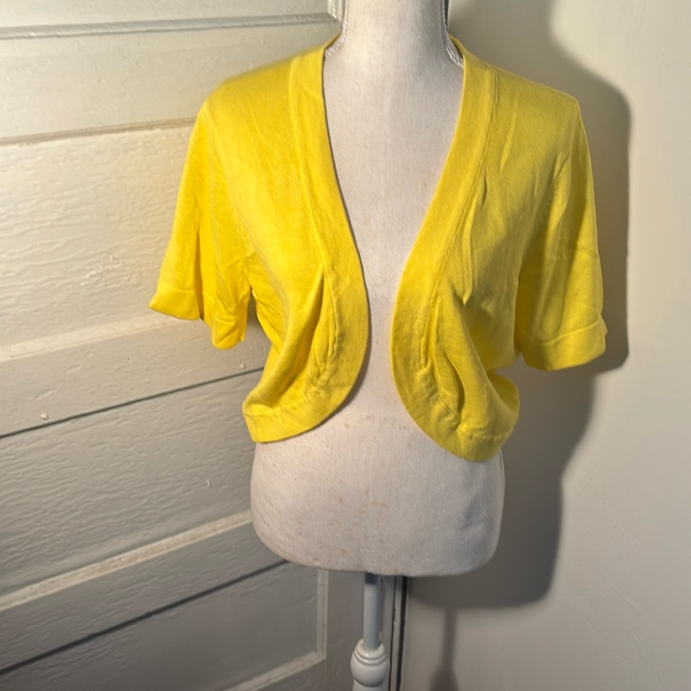 New Karin Stevens woman top. Yellow color size M
